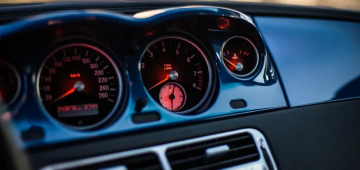 Německá trojka přepisuje pravidla: jak BMW, Mercedes a Volkswagen bojují o baterie